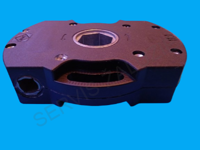 Manuální převodovka 1:8 22 kg s čepem 13x13 mm černá