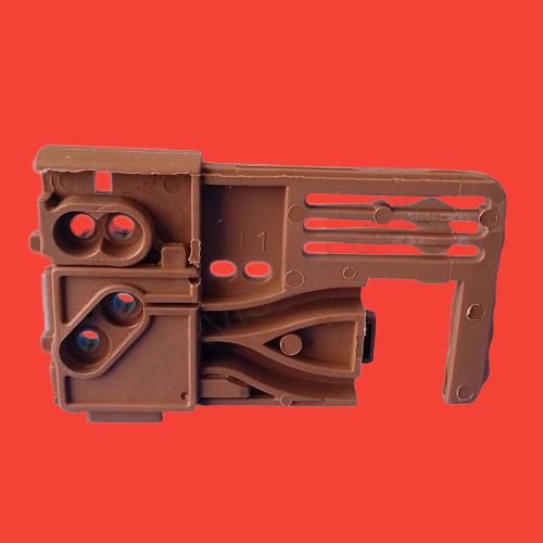 Vedení řetízku barva světle hnědá.