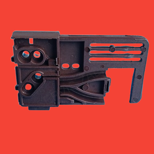 Vedení řetízku levé barva hnědá.