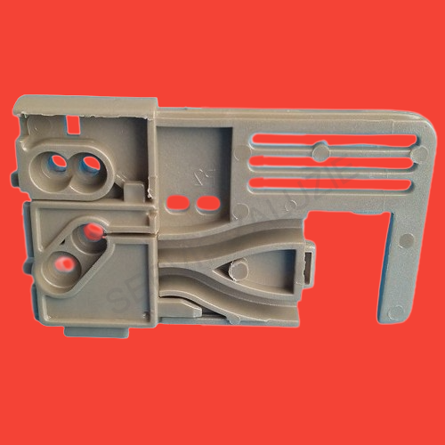 Vedení řetízku levé barva zlatá.