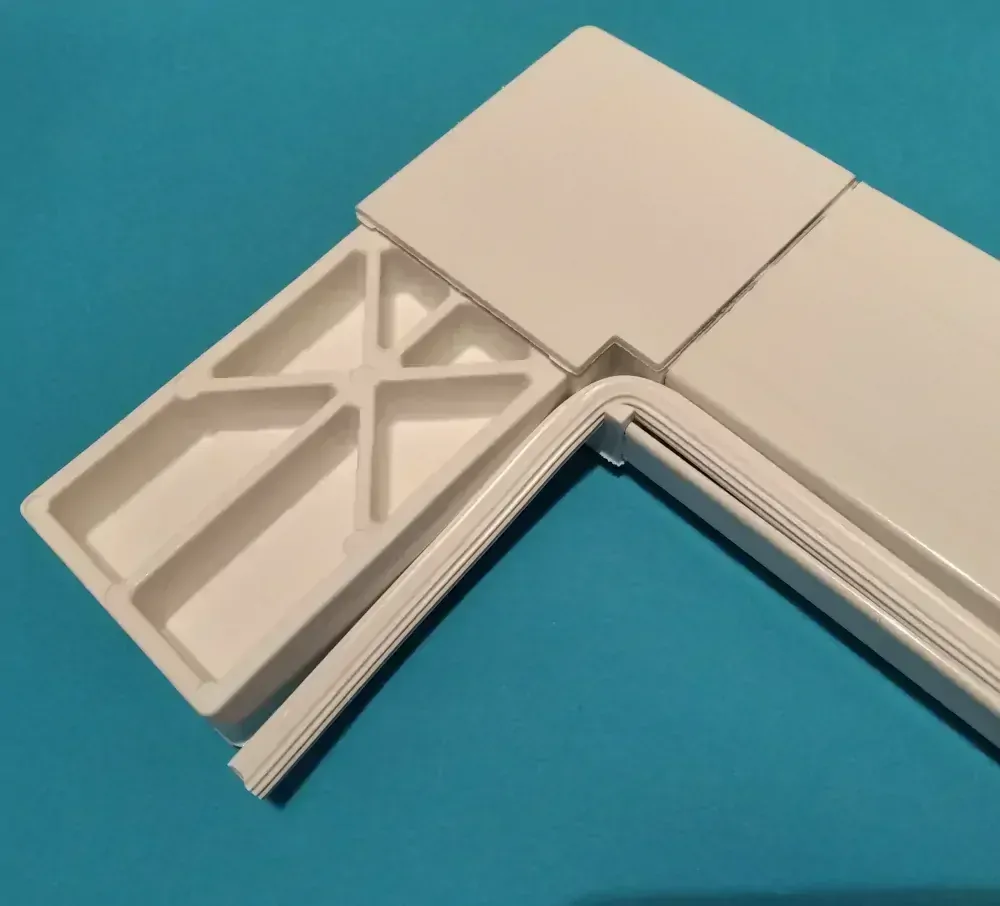 PVC rohová spojka dveřní vnější