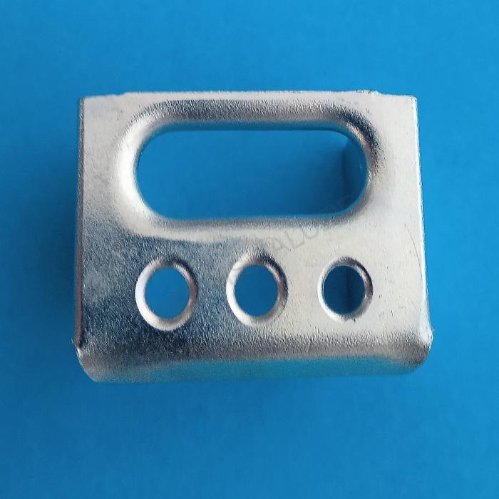 Průchodka pro provázek kovová.