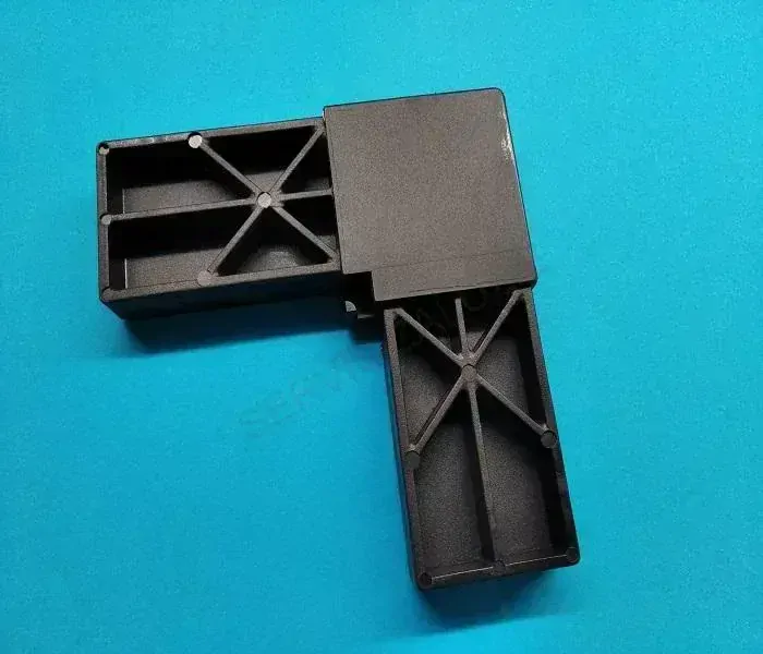 PVC rohová spojka dveřní vnější